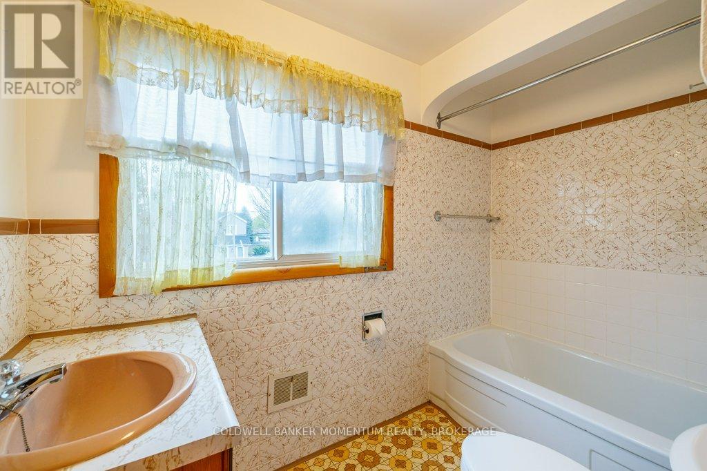 18 Jubilee Drive, St. Catharines, Ontario  L2M 4P8 - Photo 24 - X13066964