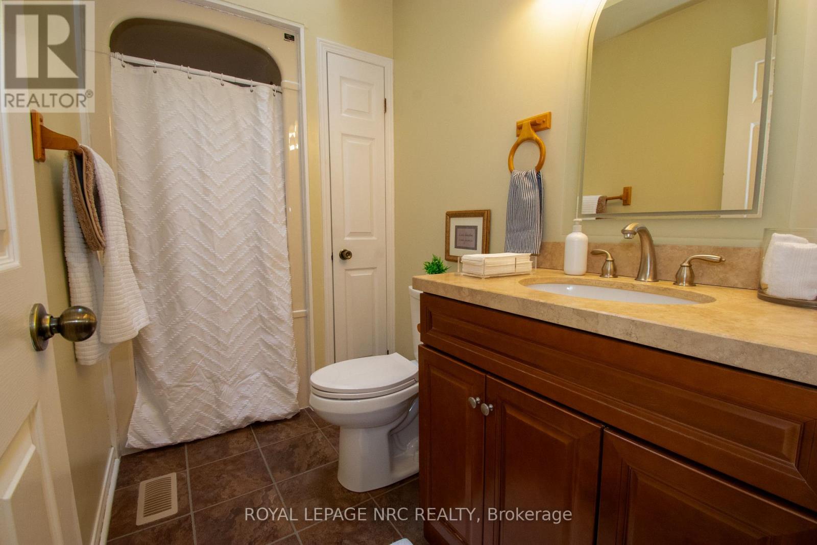 17 Christie Street W, St. Catharines, Ontario  L2N 5H2 - Photo 24 - X13067064
