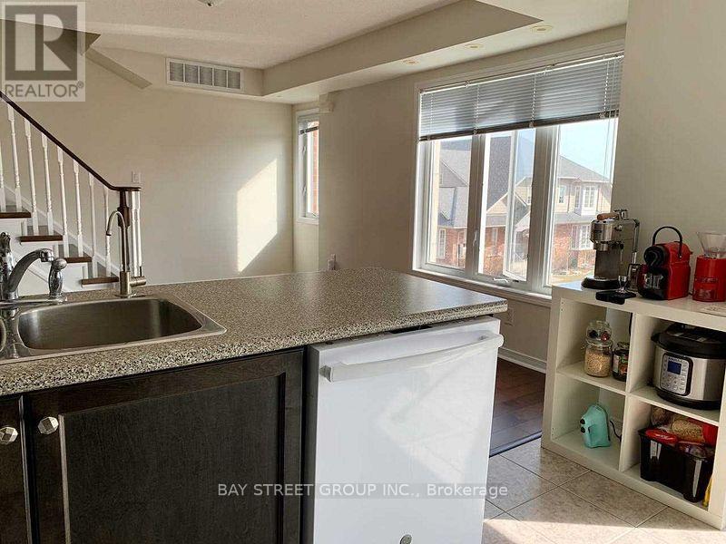 150 Louisbourg Way, Markham, Ontario  L6E 0C3 - Photo 4 - N13067056