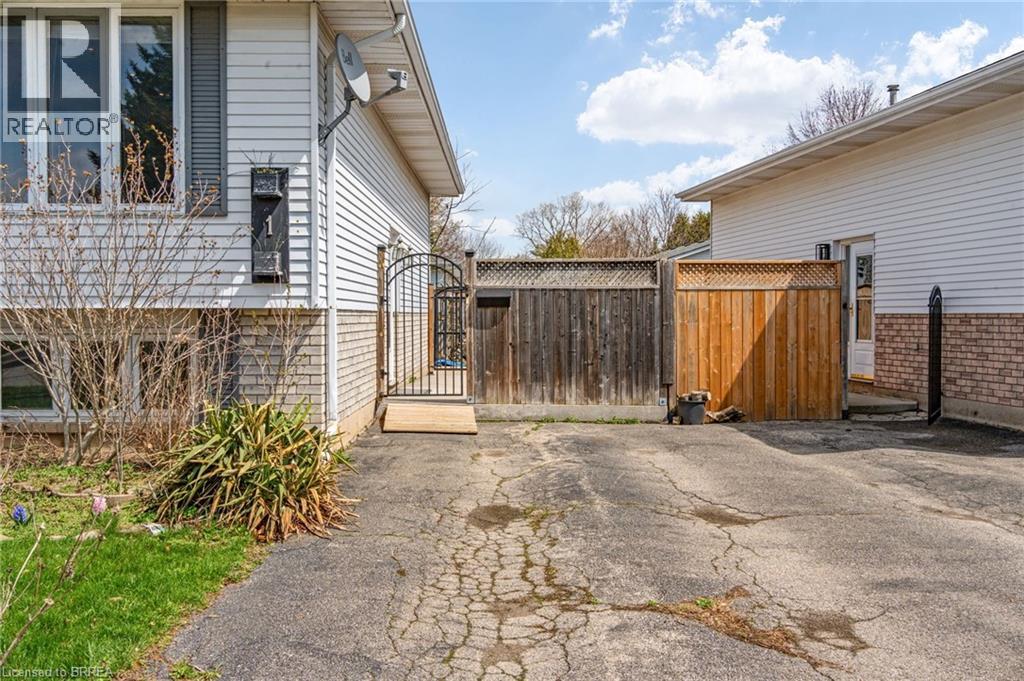 1 Osijek Crescent, Brantford, Ontario  N3P 1Z3 - Photo 6 - 40809461