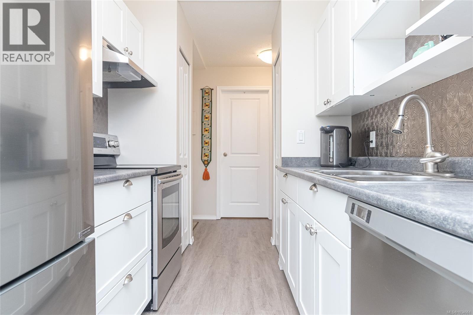 102 2360 James White Blvd, Sidney, British Columbia  V8L 1Z7 - Photo 7 - 1034061