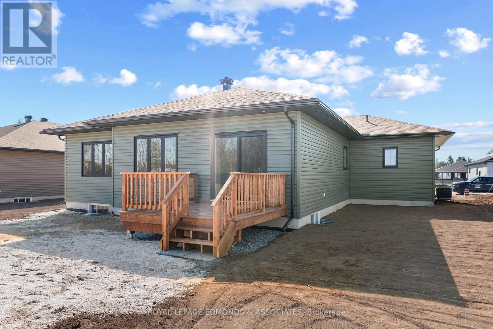 22 Bamagillia Street, Whitewater Region, Ontario  K0J 1K0 - Photo 32 - X12697052