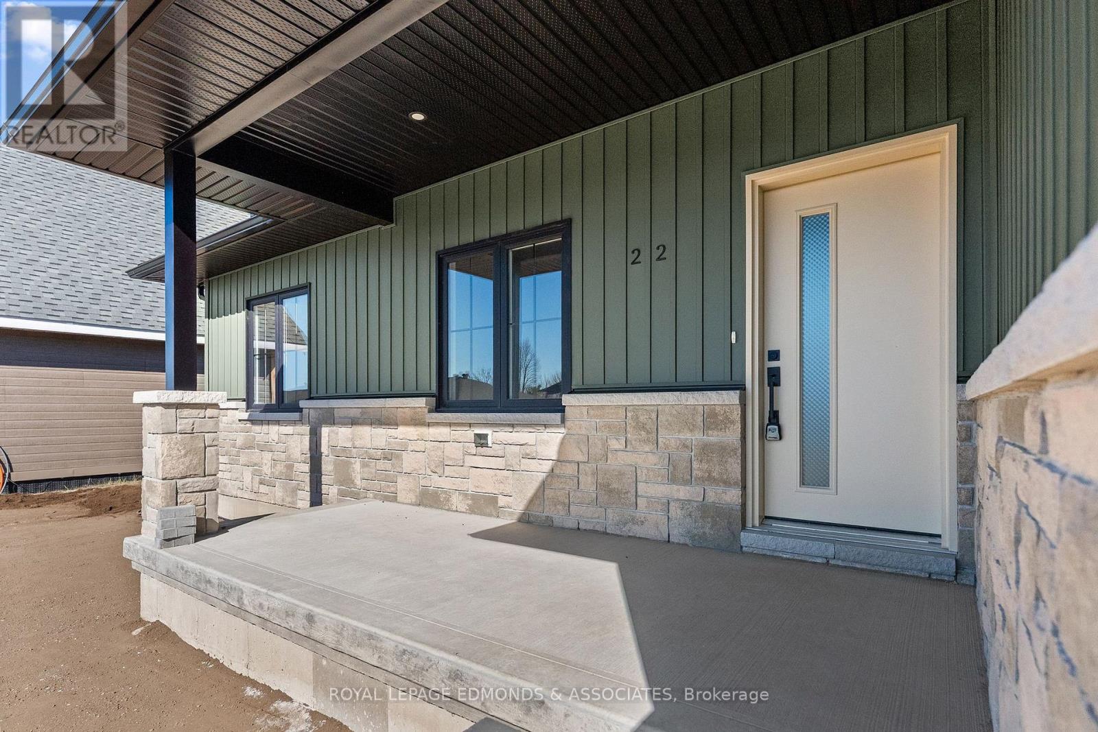 22 Bamagillia Street, Whitewater Region, Ontario  K0J 1K0 - Photo 35 - X12697052
