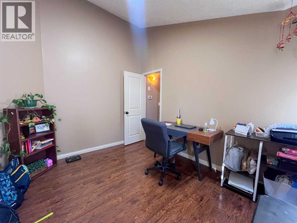 10457 Royal Oaks Drive, Grande Prairie, Alberta  T8V 8L5 - Photo 13 - A2305973