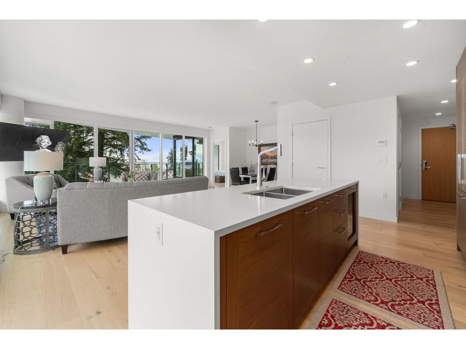 305 1439 George Street, White Rock, British Columbia  V4B 0B9 - Photo 6 - R3117418
