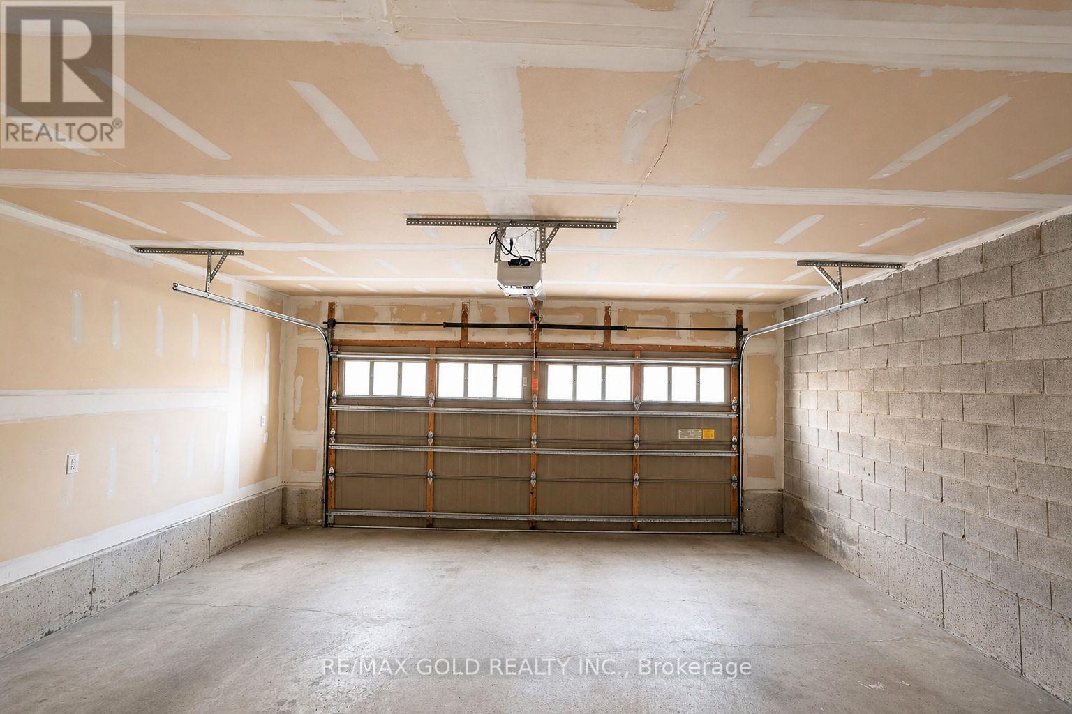 2032 LAKESHORE ROAD W, Mississauga, Ontario