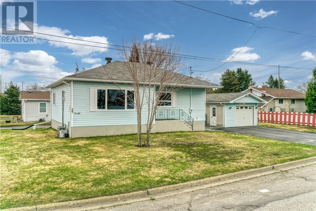 72 King Street, Chelmsford, Ontario  P0M 1L0 - Photo 2 - 2127401