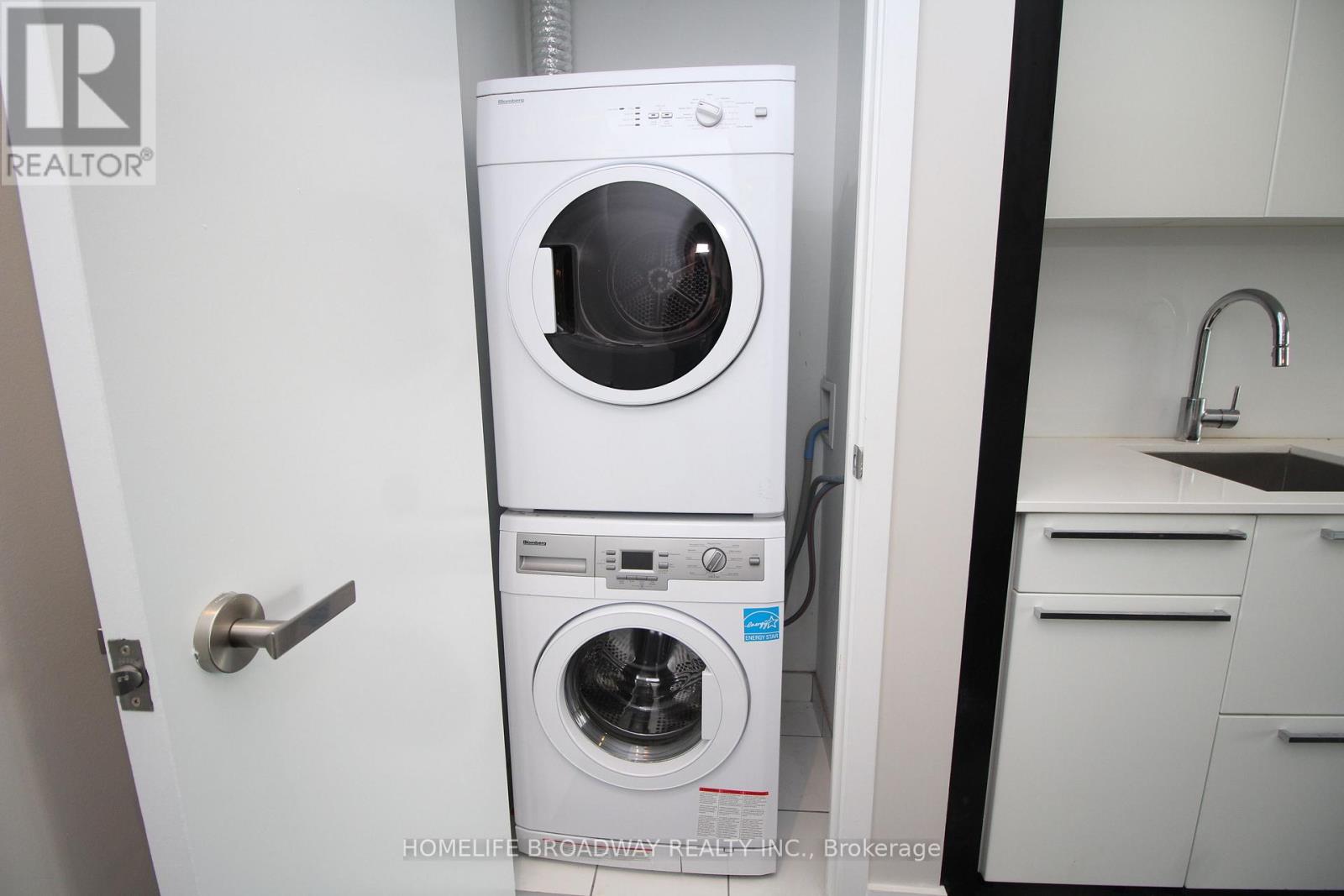 3910 - 15 Grenville Street, Toronto, Ontario  M4Y 0B9 - Photo 4 - C13067304