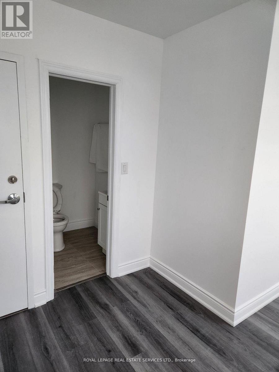 210 - 2820 Danforth Avenue, Toronto, Ontario  M4C 1M1 - Photo 4 - E13067190