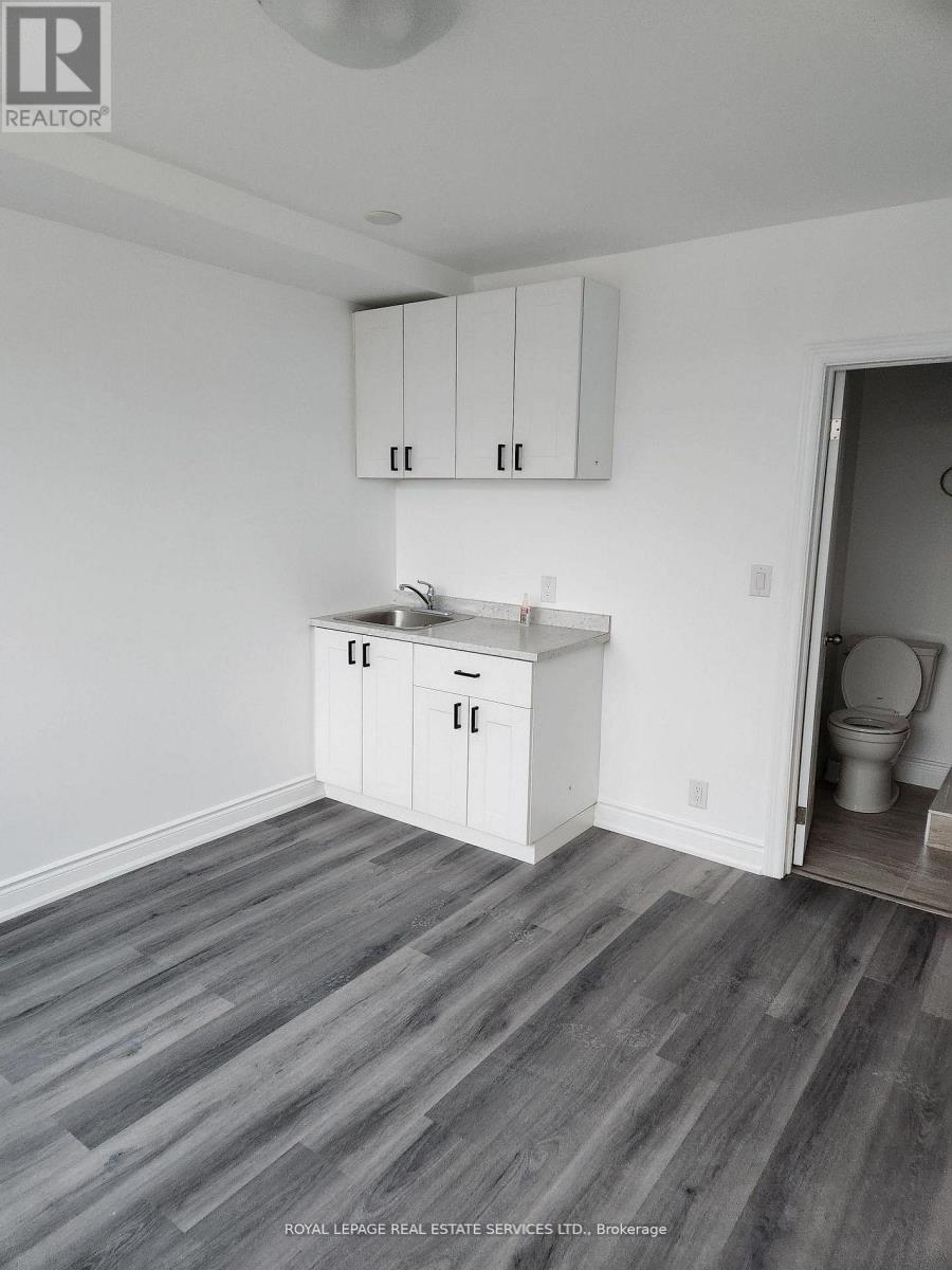 210 - 2820 Danforth Avenue, Toronto, Ontario  M4C 1M1 - Photo 7 - E13067190