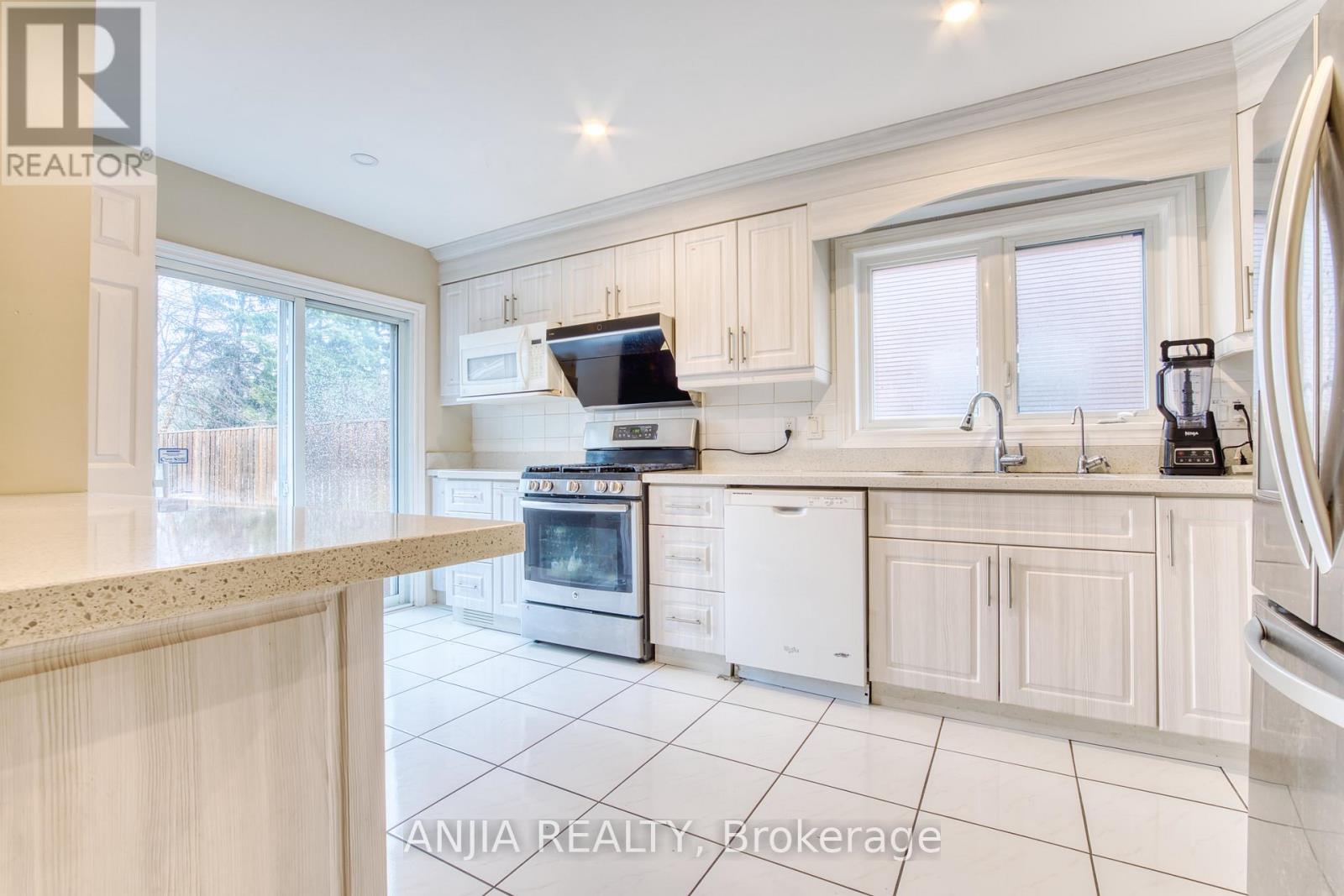 Second Floor - 37 Allangrove Crescent, Toronto, Ontario  M1W 1S4 - Photo 9 - E13067260