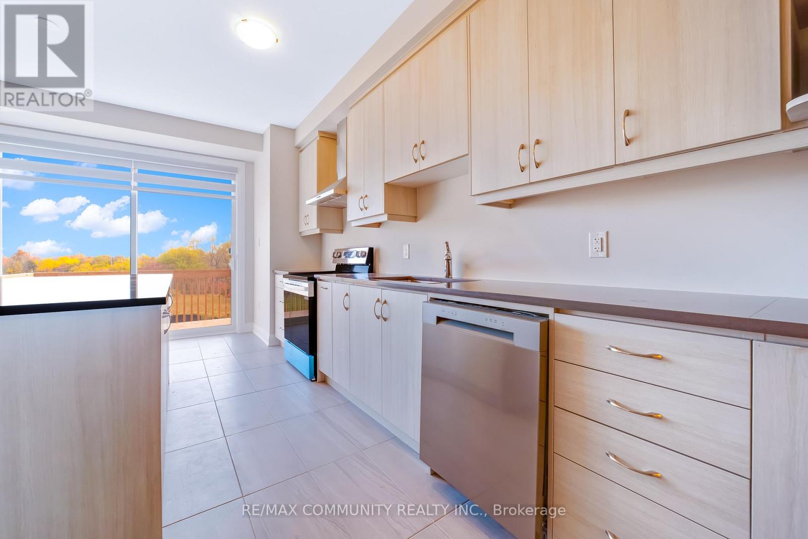 3328 Marchington Square, Pickering, Ontario  L1X 0T1 - Photo 14 - E13067364