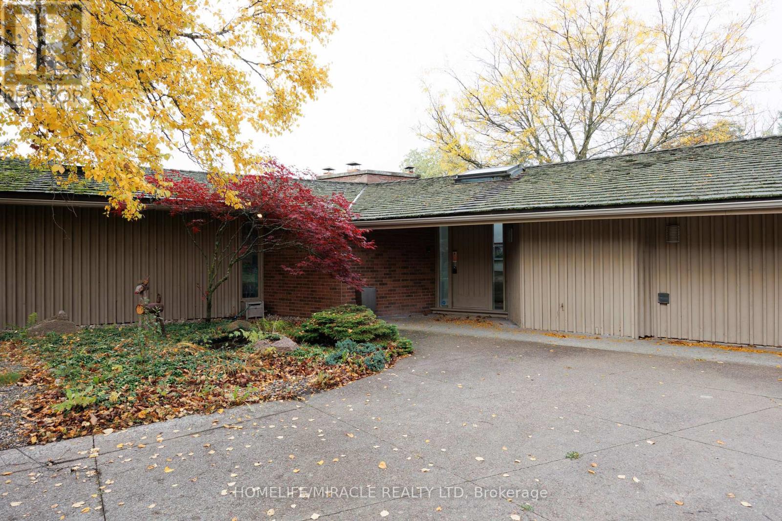 11 CHAMPLAIN CRESCENT, King, Ontario