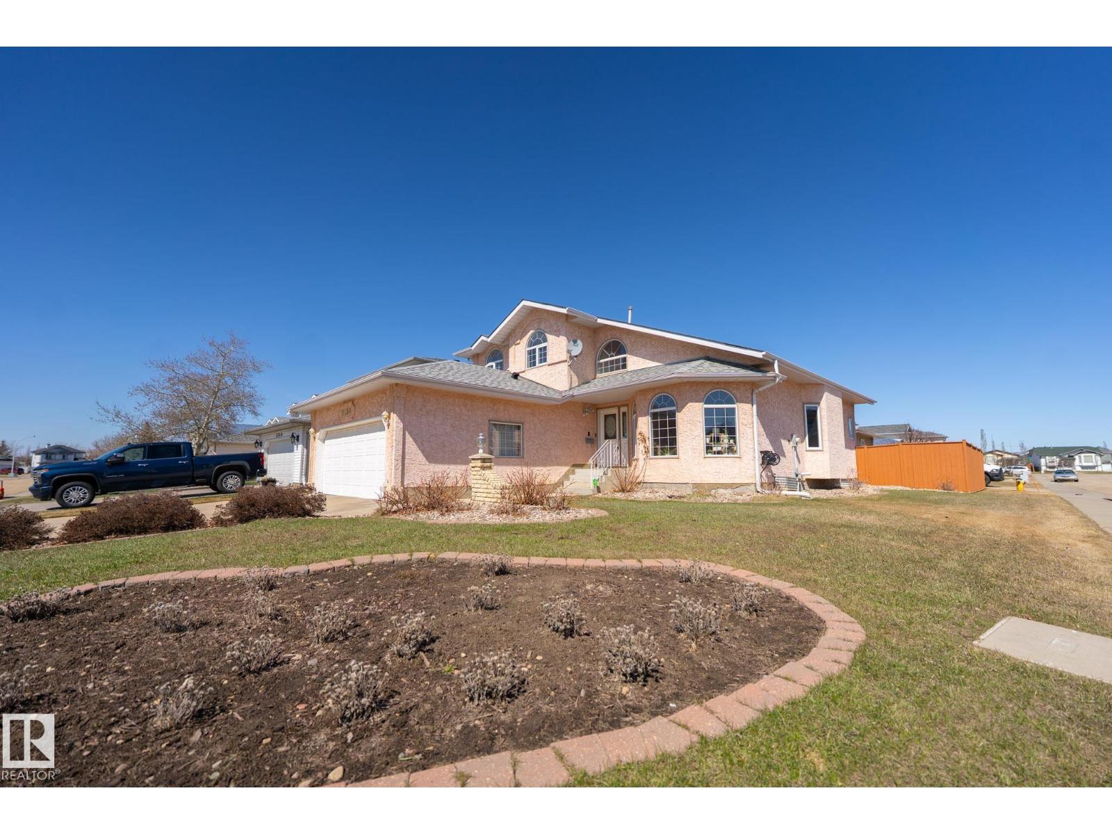 5736 161 AV NW, edmonton, Alberta