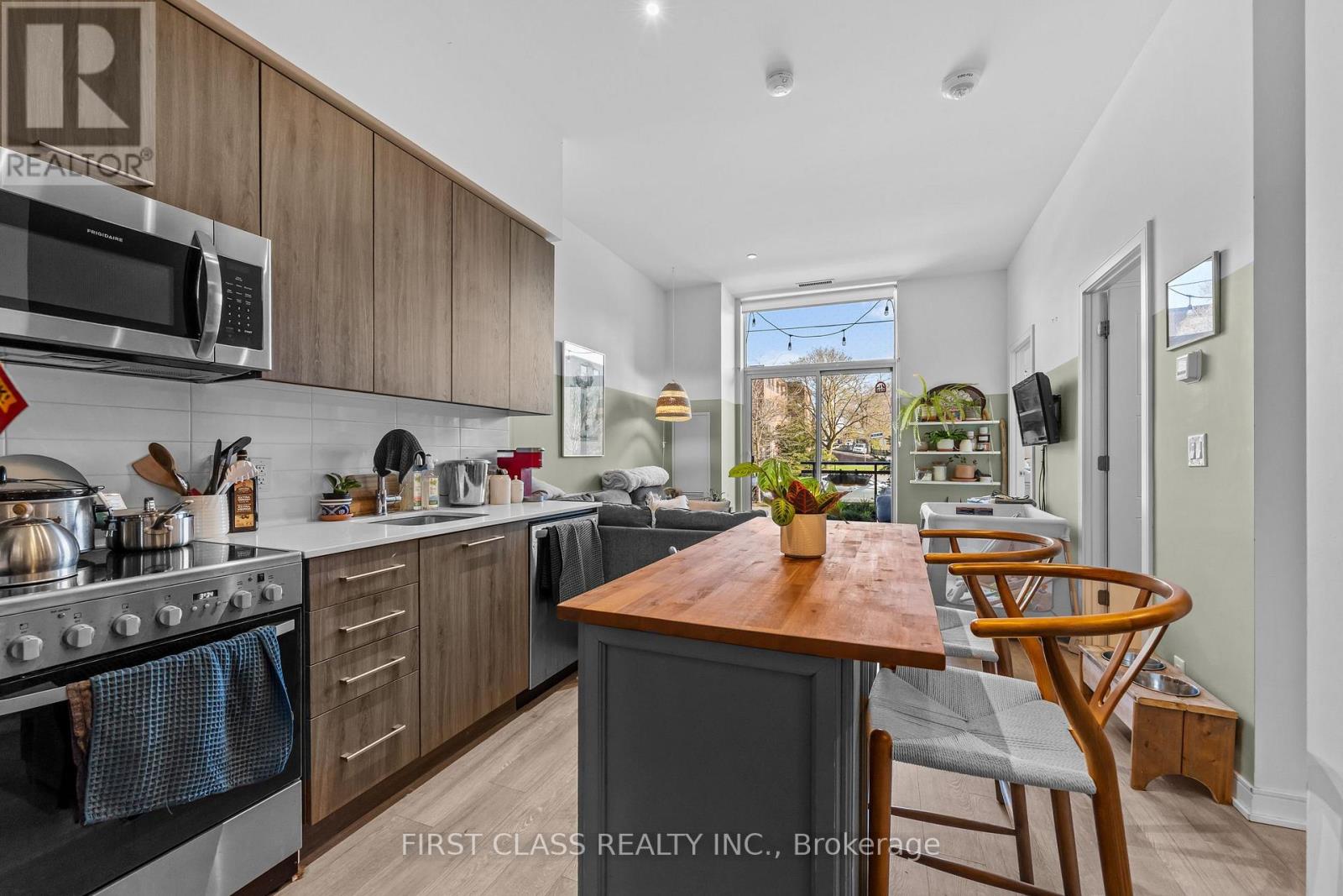 110 - 1 Neighbourhood Lane, Toronto, Ontario  M8Y 0C2 - Photo 2 - W13067160