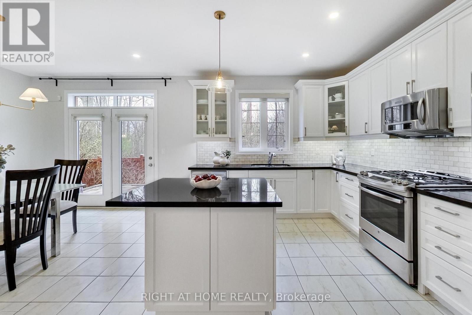 300 Mcgibbon Drive, Milton, Ontario  L9T 8V3 - Photo 8 - W13067272