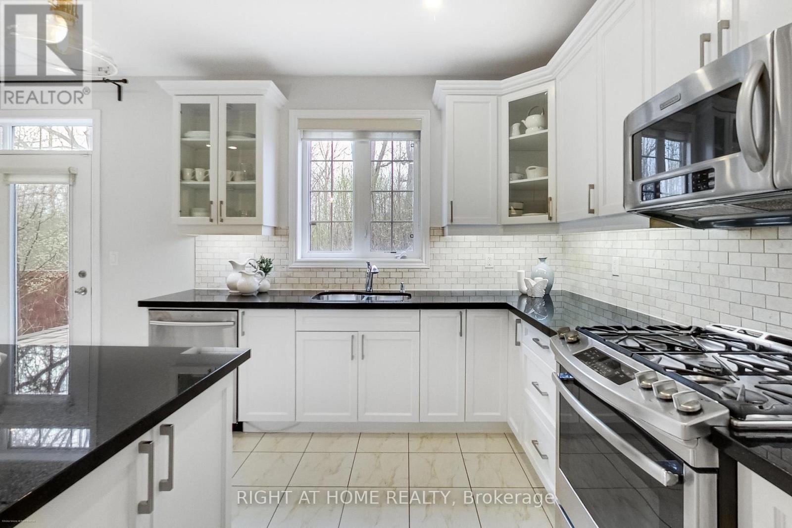 300 Mcgibbon Drive, Milton, Ontario  L9T 8V3 - Photo 9 - W13067272
