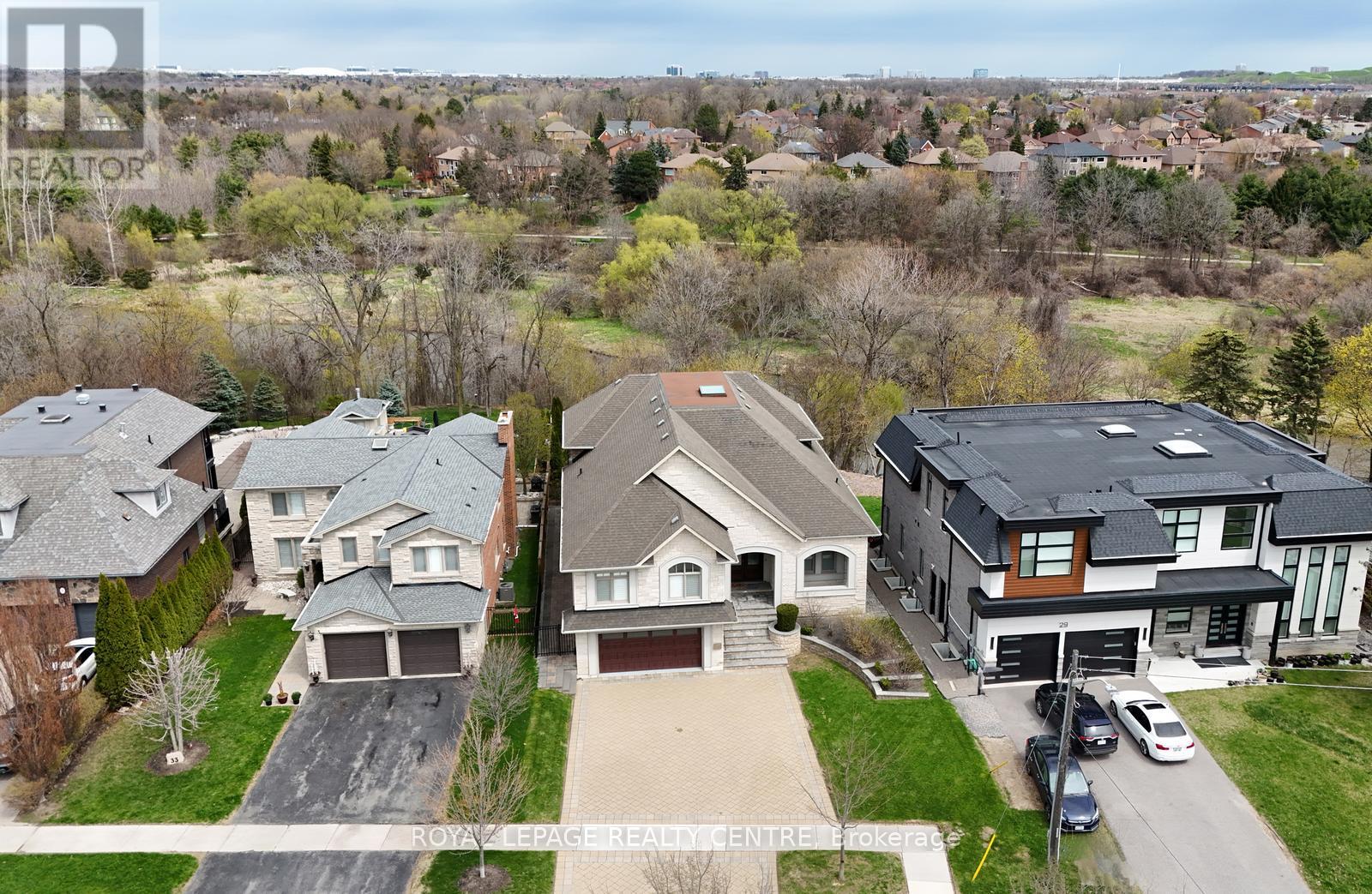31 Plainsman Road, Mississauga, Ontario  L5N 1C4 - Photo 2 - W13067290