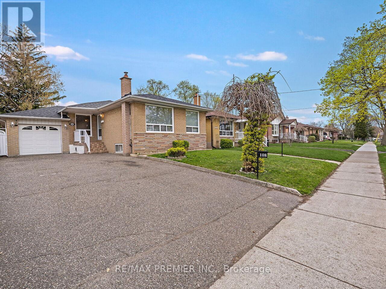 108 THISTLE DOWN BOULEVARD, Toronto, Ontario
