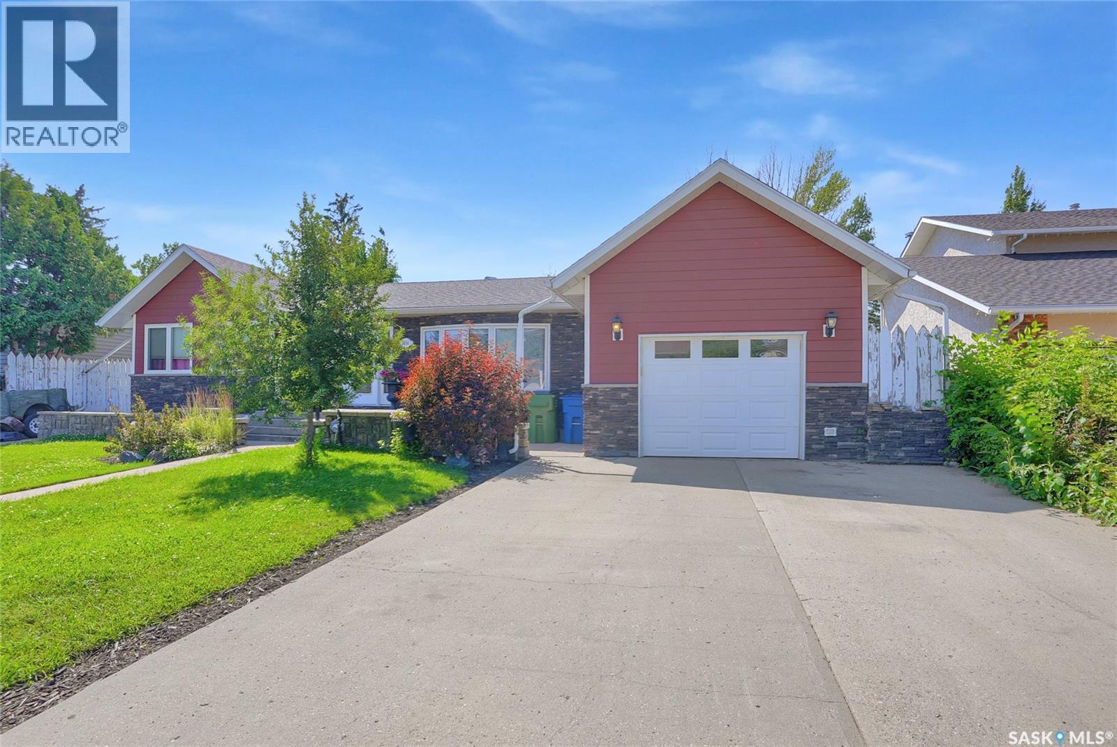 1614 11th Avenue Nw, Moose Jaw, Saskatchewan  S6H 6W9 - Photo 3 - SK034327