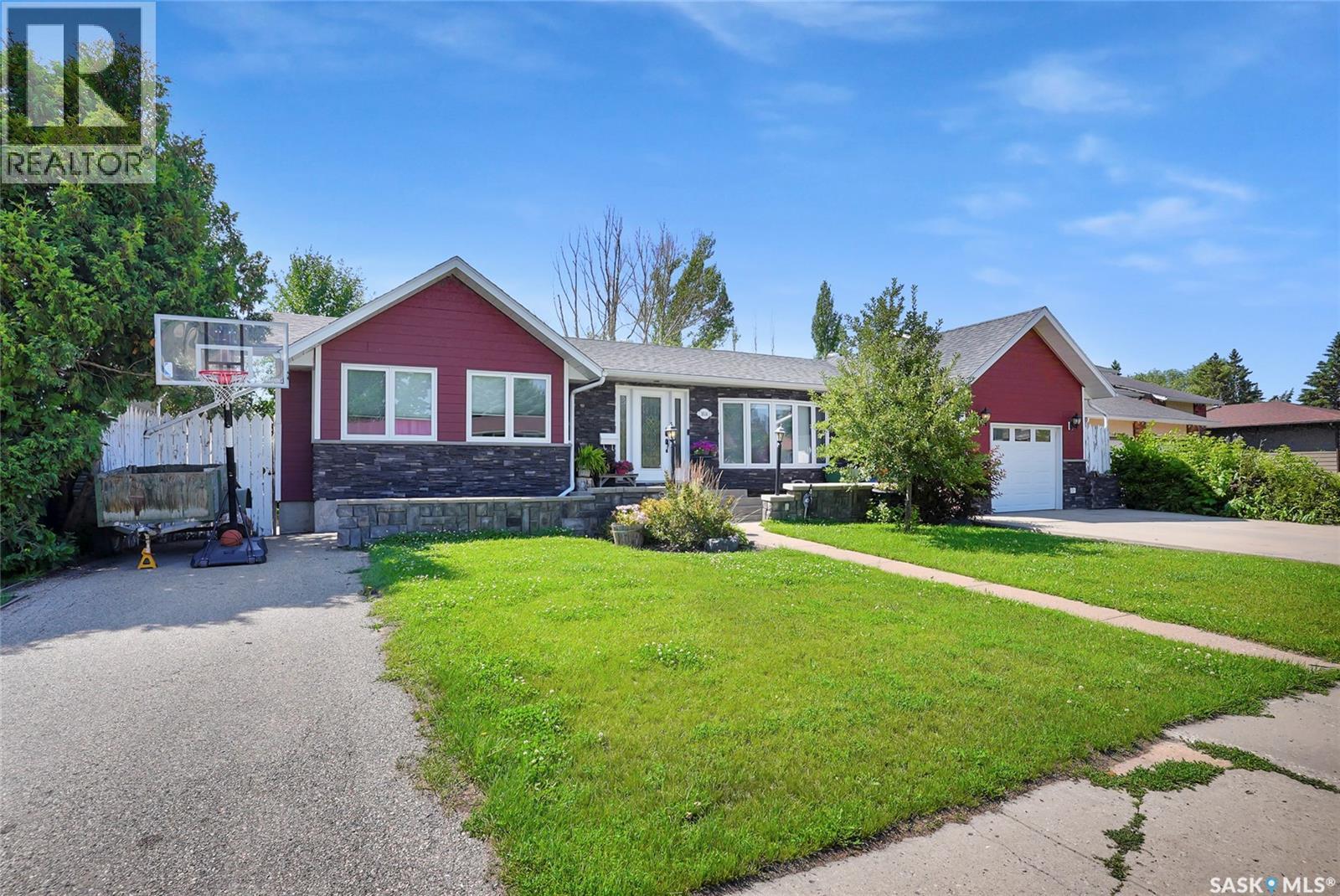 1614 11th Avenue Nw, Moose Jaw, Saskatchewan  S6H 6W9 - Photo 4 - SK034327