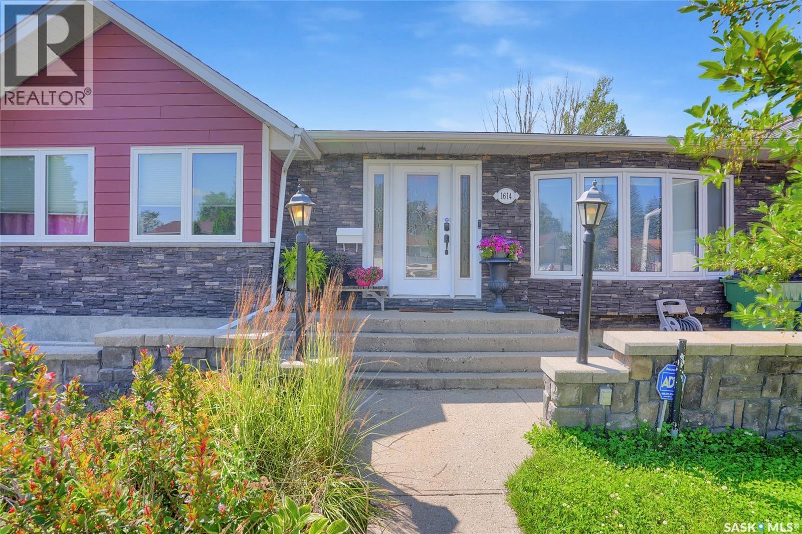 1614 11th Avenue Nw, Moose Jaw, Saskatchewan  S6H 6W9 - Photo 5 - SK034327