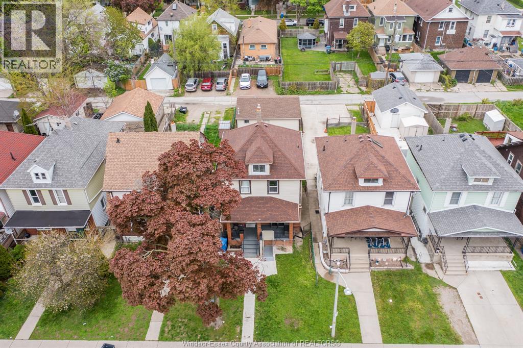 748 Moy, Windsor, Ontario  N9A 2N6 - Photo 2 - 26009562