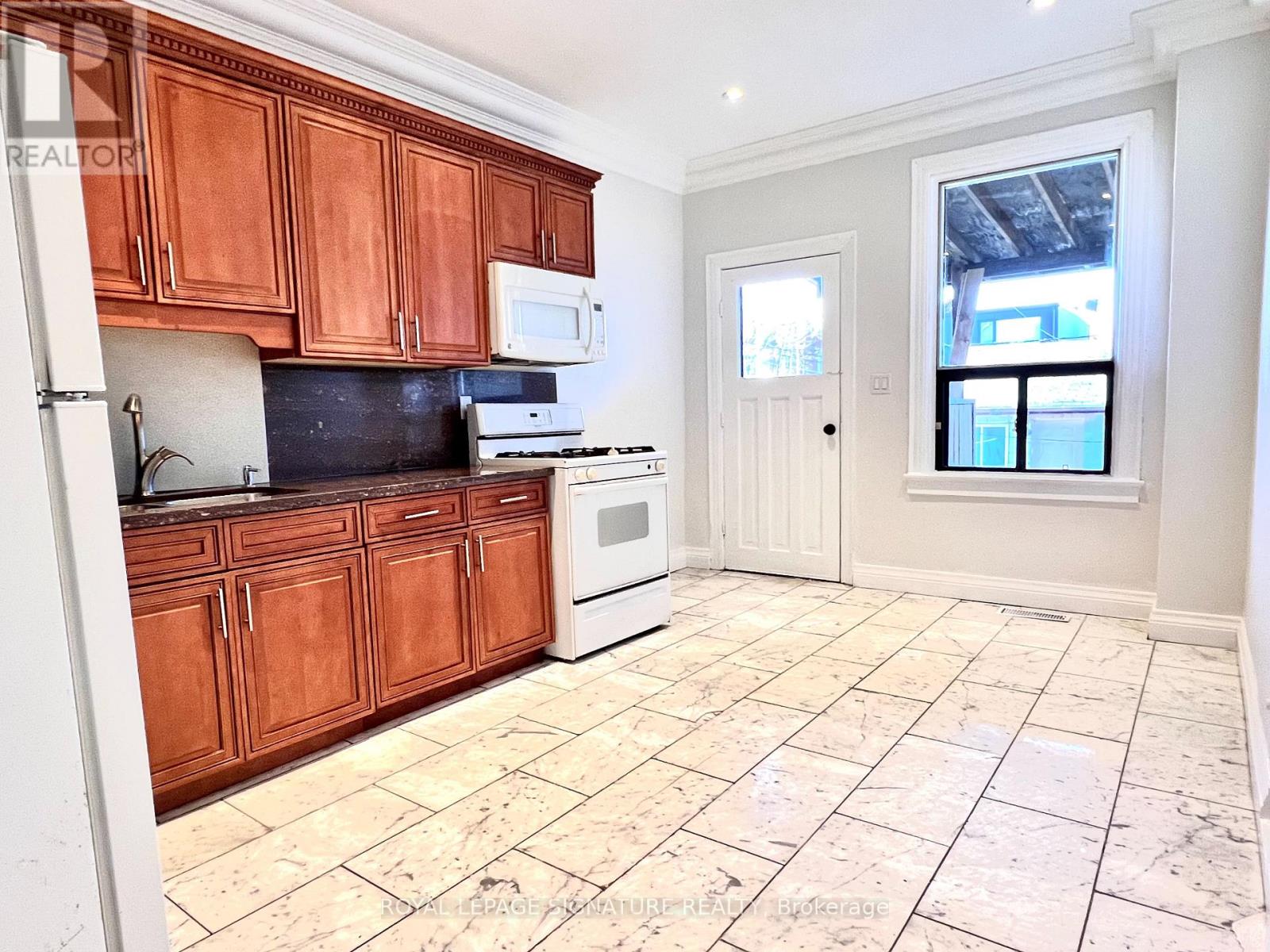 Upper - 1149 Dufferin Street, Toronto, Ontario  M6H 4B7 - Photo 4 - W12834032