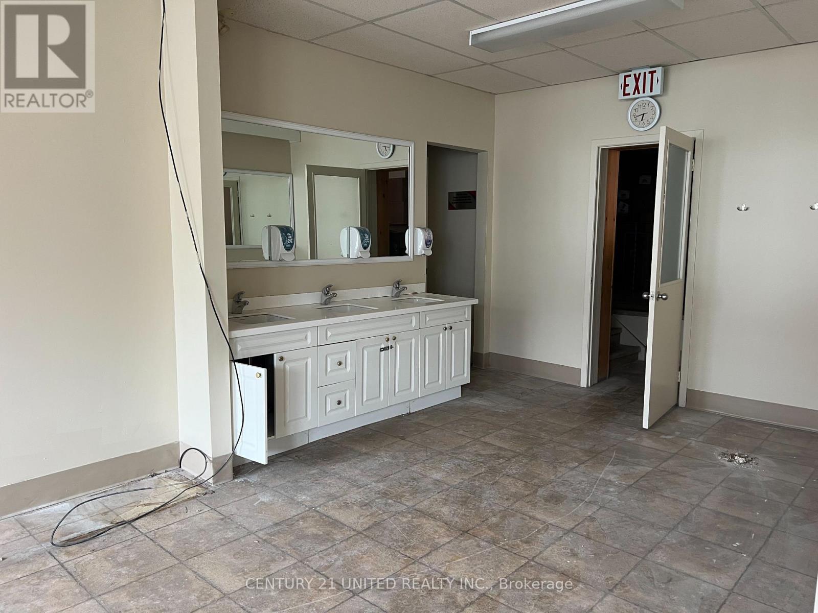 Upper - 200 Charlotte Street, Peterborough, Ontario  K9J 2T8 - Photo 5 - X4996156