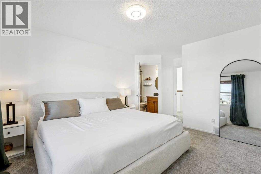 214 Cougarstone Circle SW, Calgary, Alberta  T3H 4W5 - Photo 22 - A2297016