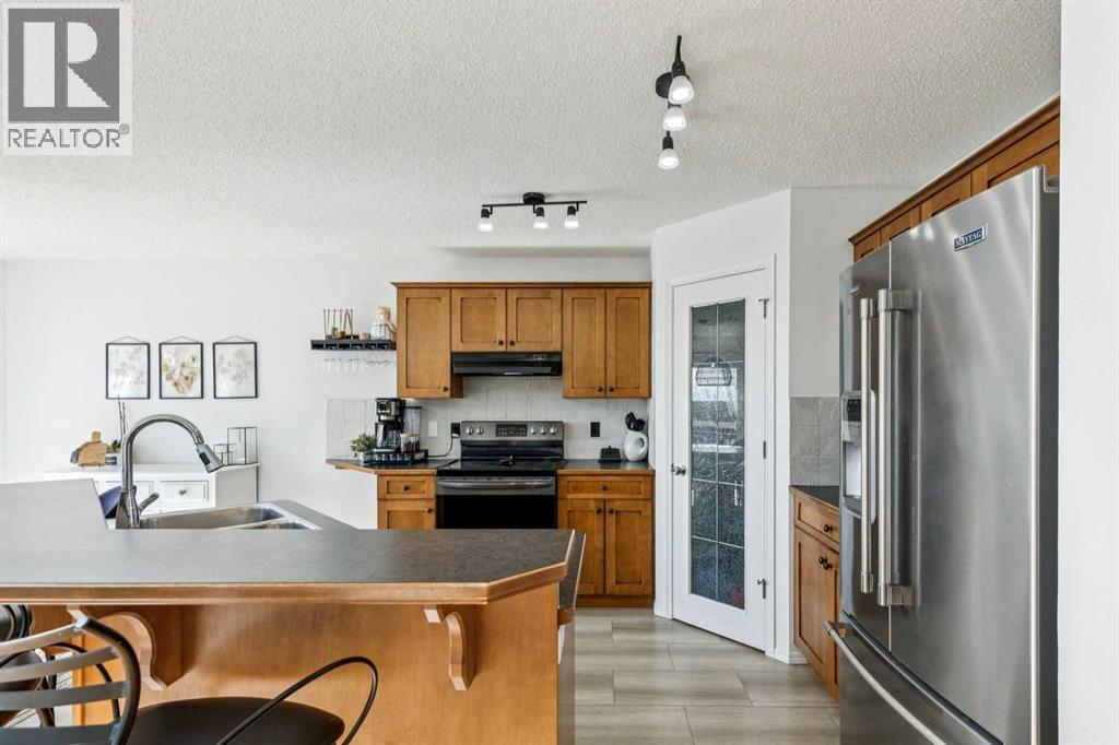 214 Cougarstone Circle SW, Calgary, Alberta  T3H 4W5 - Photo 7 - A2297016
