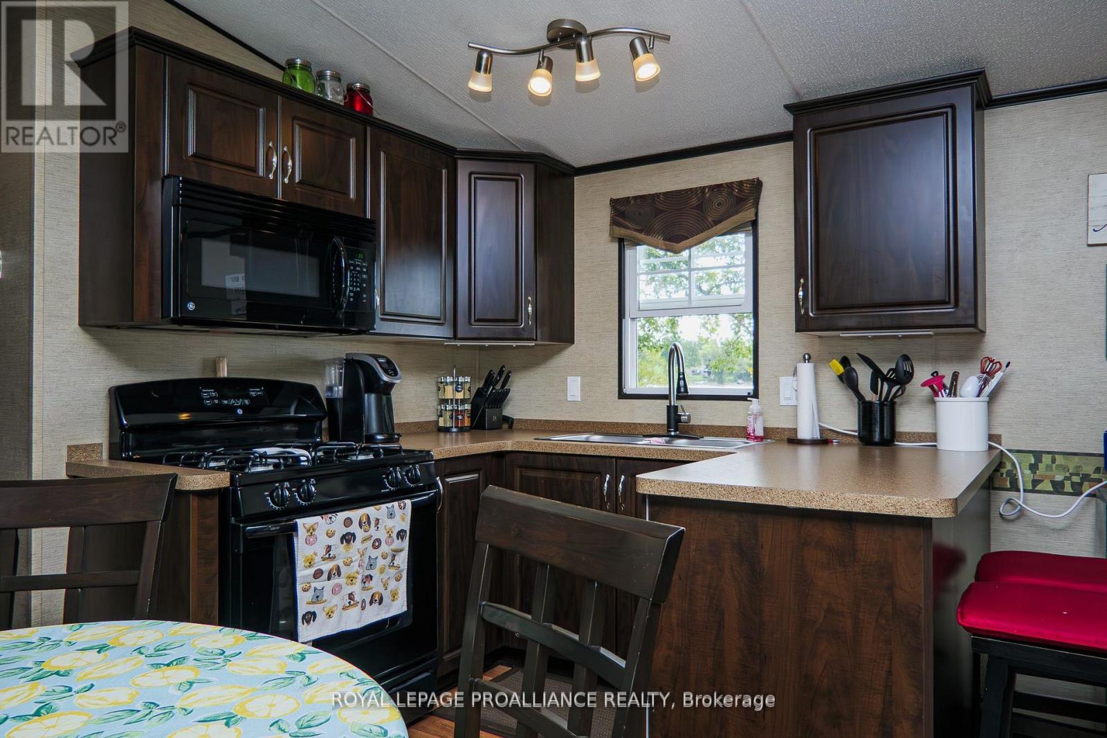 486 Cty Rd 18- 64 Cherry Beach Lane, Prince Edward County, Ontario  K0K 2T0 - Photo 5 - X13067782