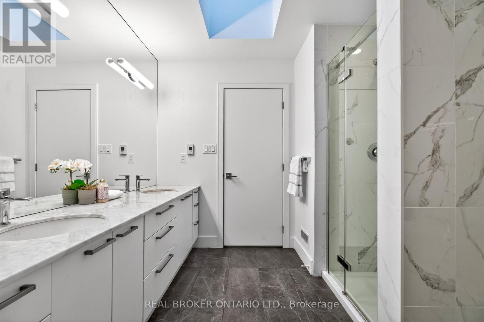 88 South Kingsway Way, Toronto, Ontario  M6S 3T3 - Photo 30 - W13031204