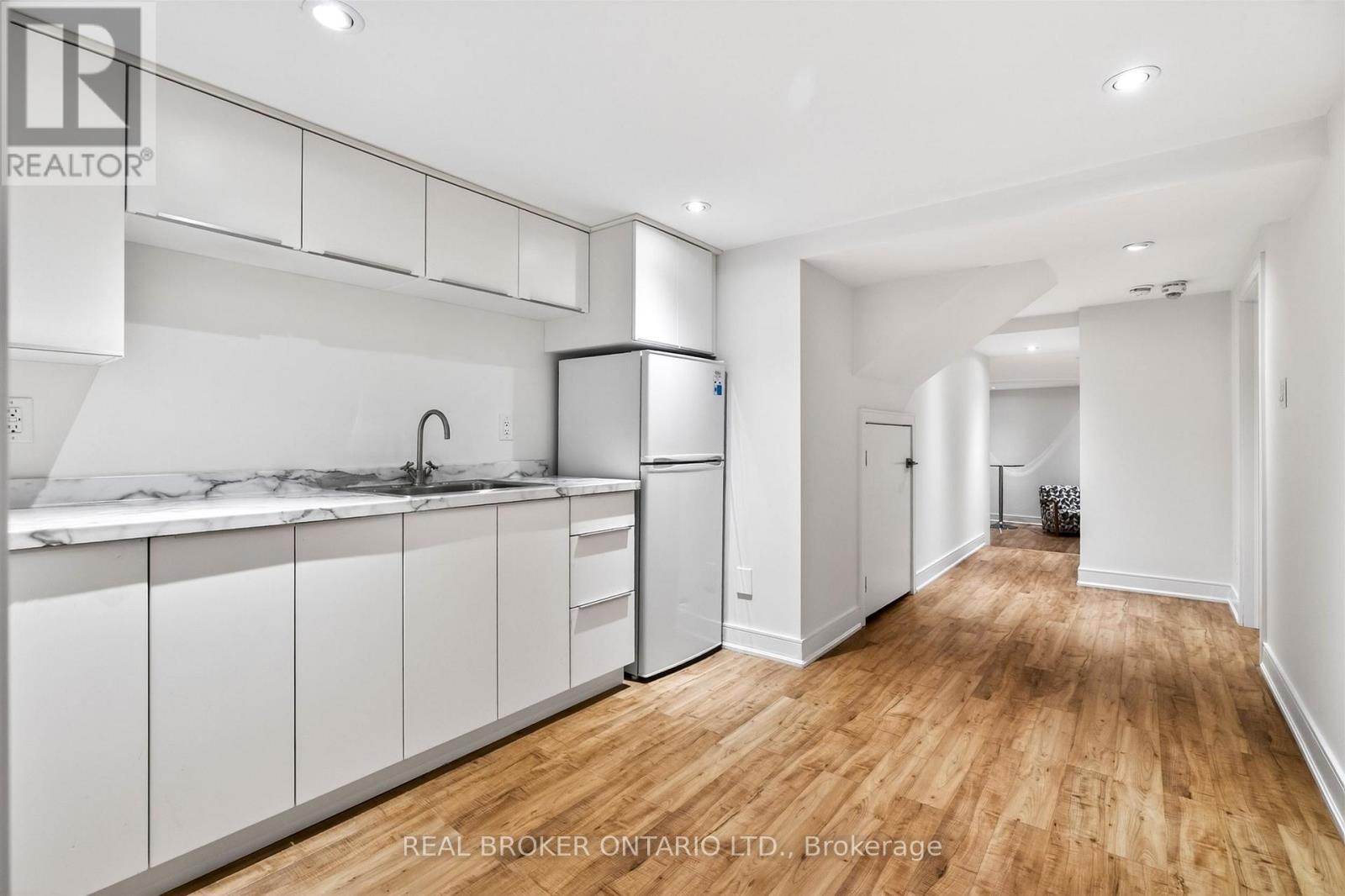 88 South Kingsway Way, Toronto, Ontario  M6S 3T3 - Photo 36 - W13031204
