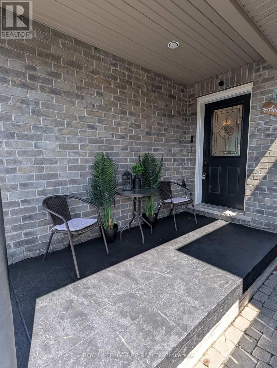 6556 Mary Drive, Niagara Falls, Ontario  L2H 0B5 - Photo 3 - X12847462