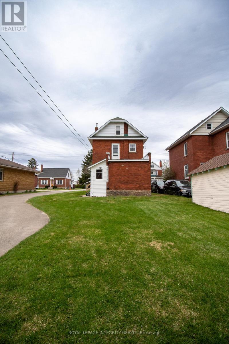 15 James Street, Smiths Falls, Ontario  K7A 1W7 - Photo 2 - X13067540