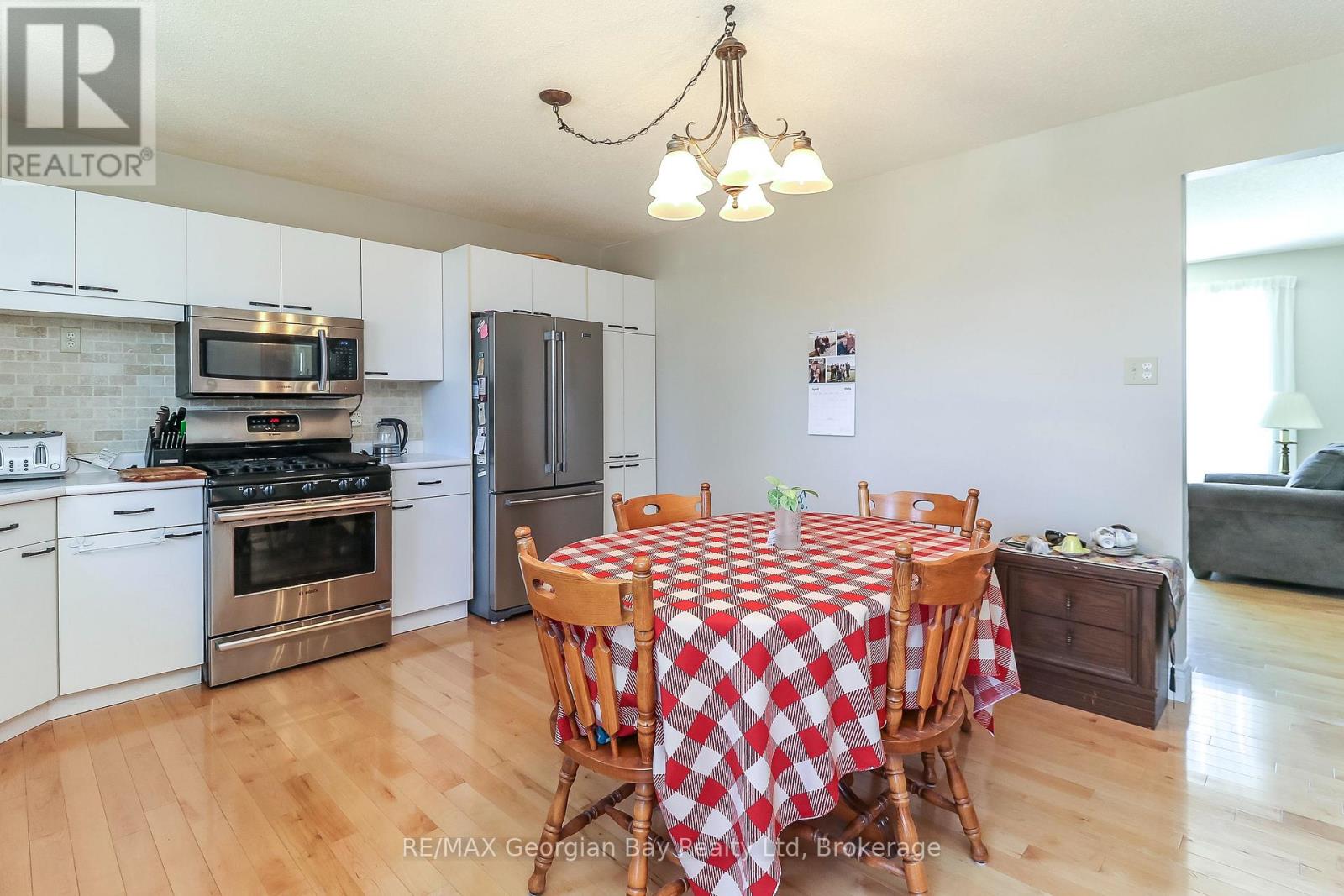 8 John Dillingno Street, Tay, Ontario  L0K 2A0 - Photo 10 - S13053318