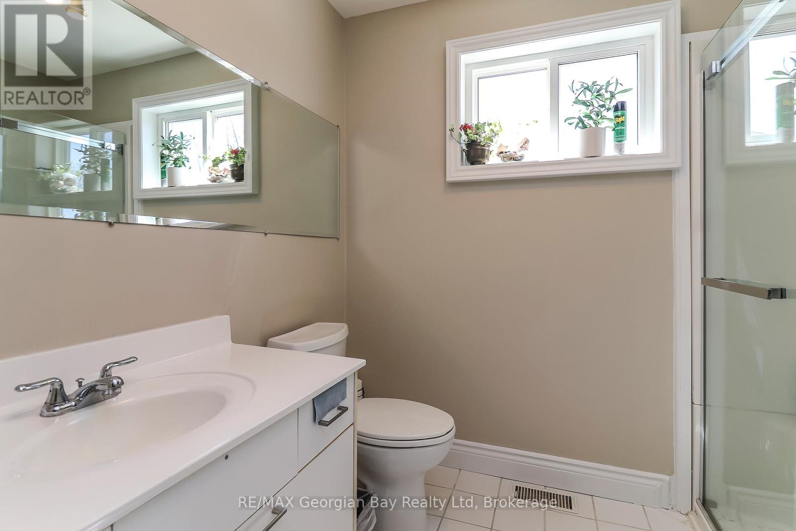 8 John Dillingno Street, Tay, Ontario  L0K 2A0 - Photo 16 - S13053318