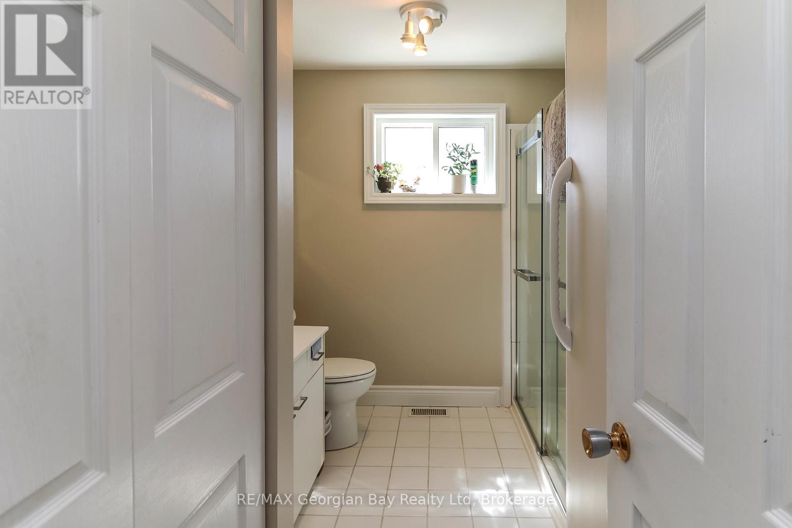 8 John Dillingno Street, Tay, Ontario  L0K 2A0 - Photo 15 - S13053318