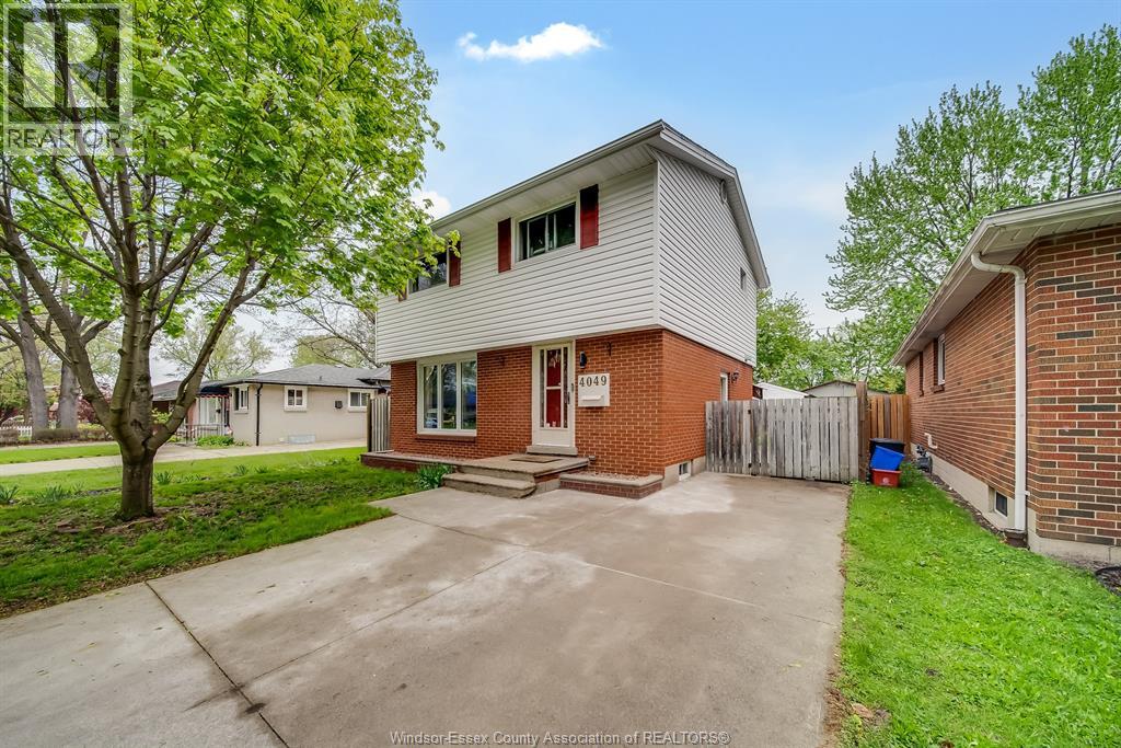 4049 WHITNEY AVENUE, Windsor, Ontario