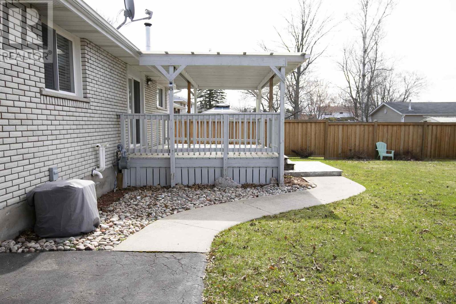 86 Joel Ct, Sault Ste. Marie, Ontario  P6A 5S4 - Photo 6 - SM260833