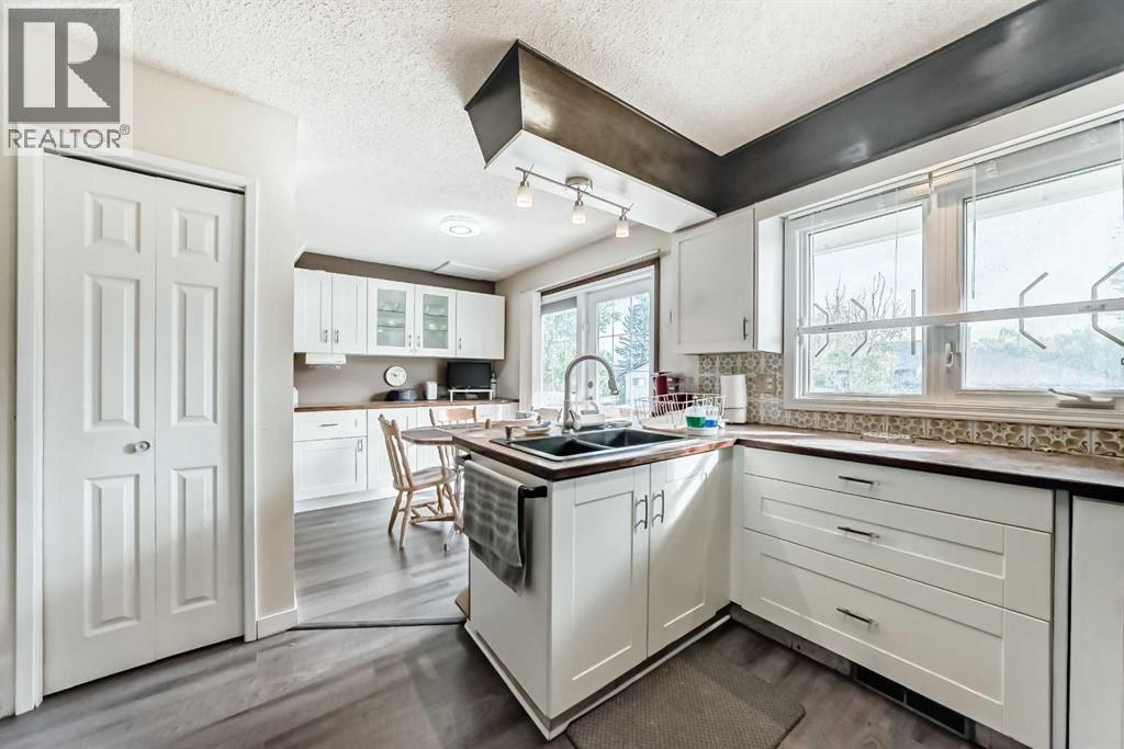 15 Whitewood Bay NE, Calgary, Alberta  T1Y 3N3 - Photo 9 - A2288909