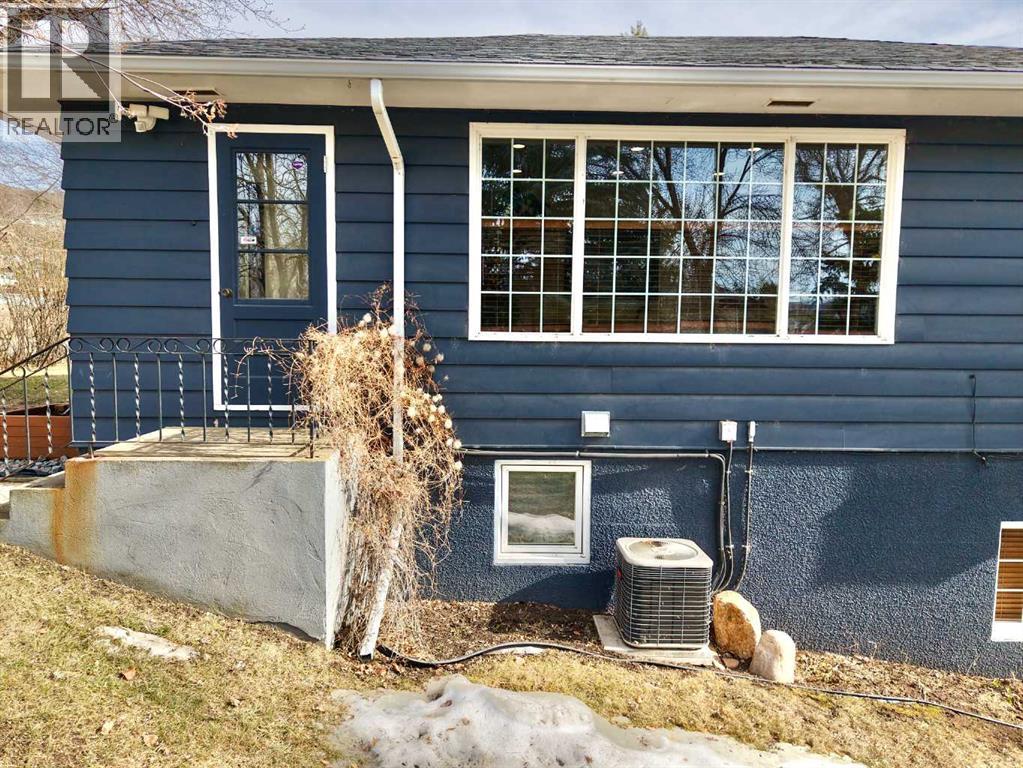 10702 101 Street, Peace River, Alberta  T8S 1L1 - Photo 2 - A2306969