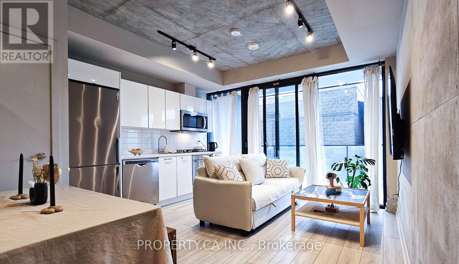 408 - 458 RICHMOND STREET W