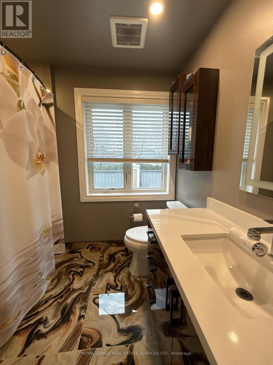 47 Knightsbridge Court, Whitby, Ontario  L1R 2T9 - Photo 35 - E13067532