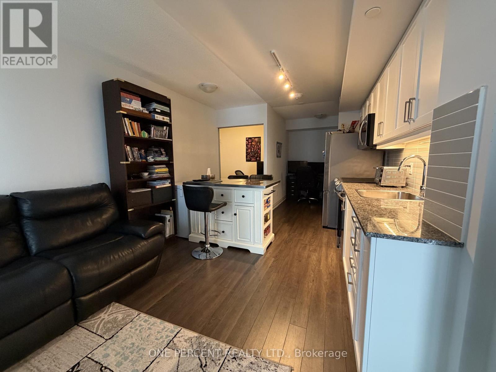2010 - 20 Meadowglen Place, Toronto, Ontario  M1G 0A9 - Photo 11 - E13067698