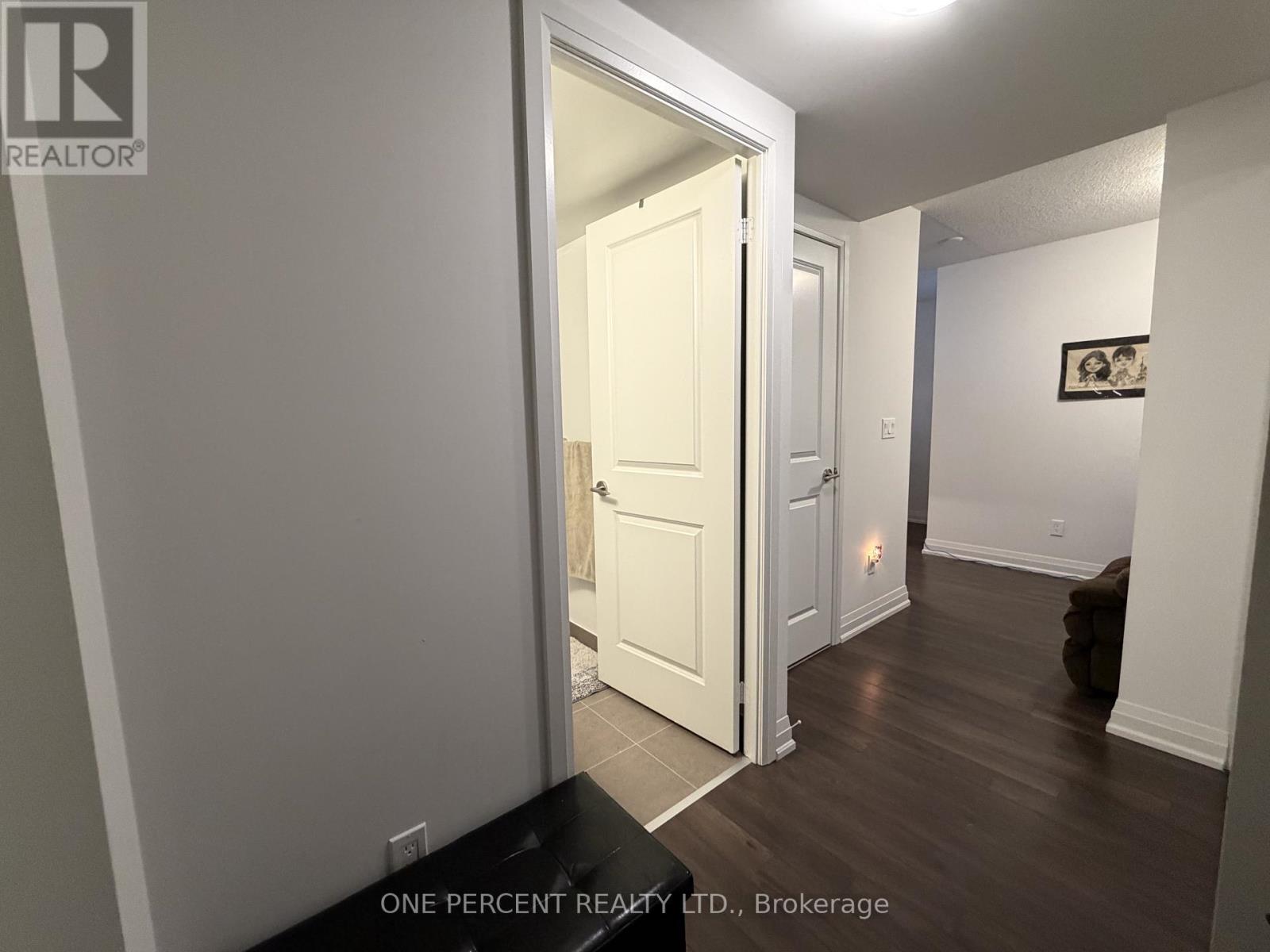 2010 - 20 Meadowglen Place, Toronto, Ontario  M1G 0A9 - Photo 2 - E13067698
