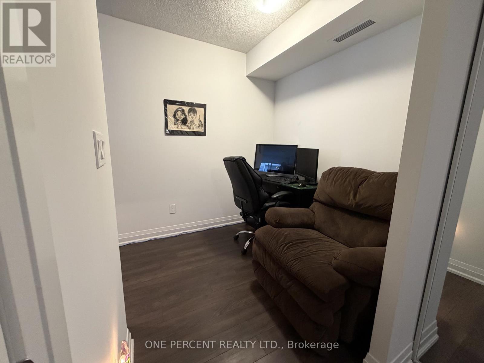 2010 - 20 Meadowglen Place, Toronto, Ontario  M1G 0A9 - Photo 5 - E13067698