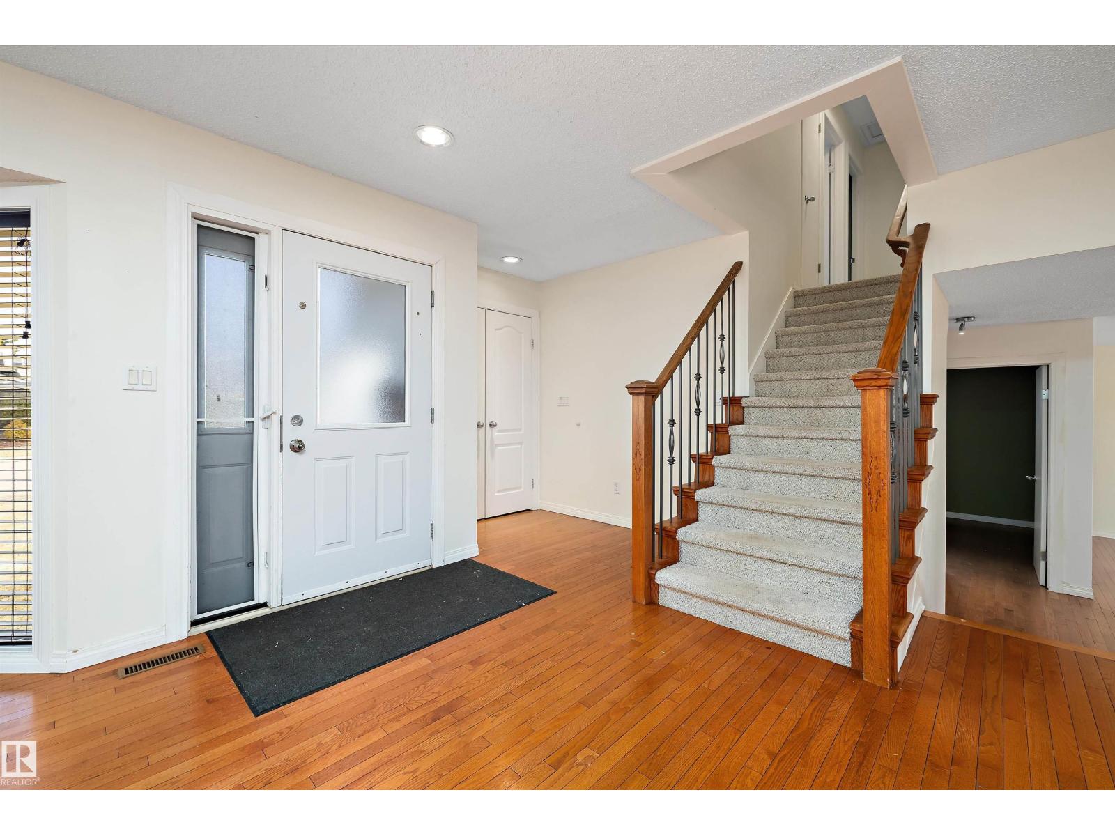 115 Walker Rd Nw, Edmonton, Alberta  T5T 4C2 - Photo 3 - E4485113