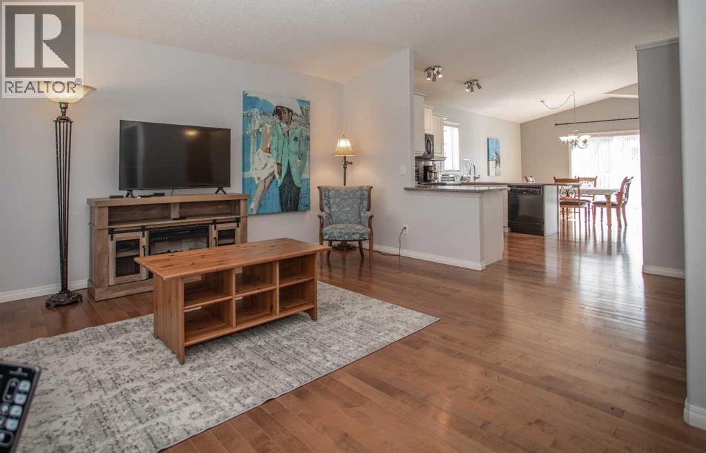 412 Highland Close, Strathmore, Alberta  T2A 3M9 - Photo 4 - A2306186